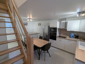 Kühlschrank, Mikrowelle, Geschirrspüler