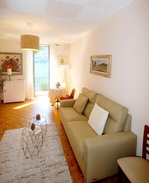 Appartement Familial, vue lac | Coin séjour