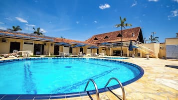 2 udendørs pools
