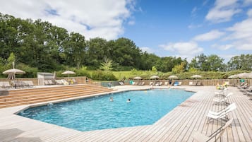 Piscine extérieure (ouverte en saison)