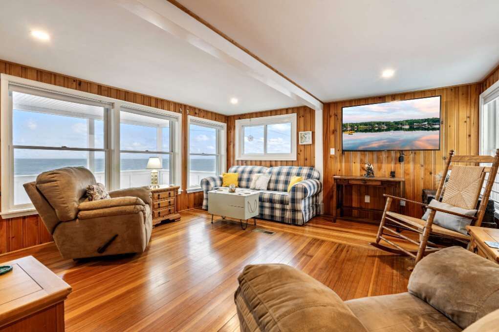 House, Multiple Beds, Balcony, Ocean View (Sea Spray) | Living area | 42-inch flat-screen TV with digital channels