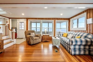 House, Multiple Beds, Balcony, Ocean View (Sea Spray) | Living area | 42-inch flat-screen TV with digital channels