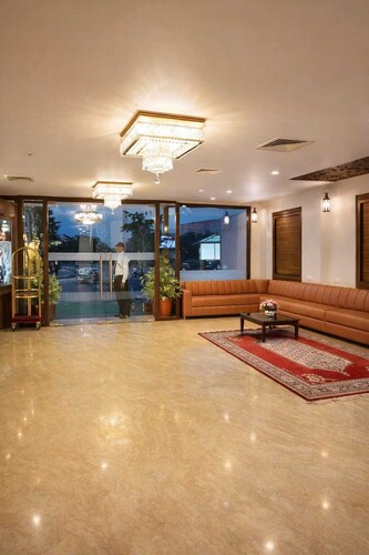 Goyal Hoteliers - Hotel The Agra Grande