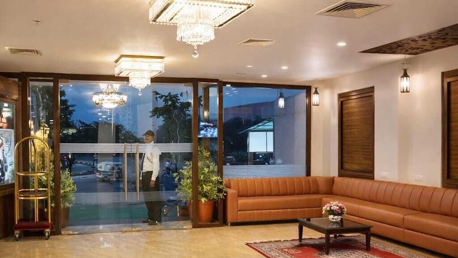 Goyal Hoteliers - Hotel The Agra Grande