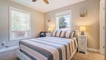 4 bedrooms, individually decorated, individually furnished, bed sheets