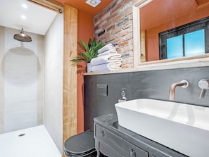 Towels - 1 bedroom accommodation in Great Cheverell (Great Cheverell)
