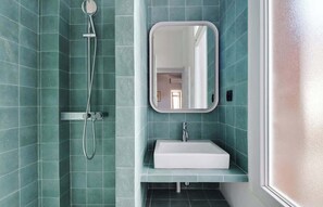 Douche, sèche-cheveux