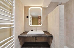 Douche, sèche-cheveux