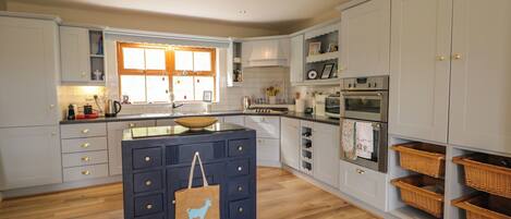 Dishwasher, cookware/dishes/utensils