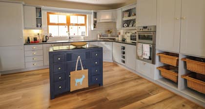 CLONDALLON COTTAGE, family friendly in Rathmullan, County Donegal