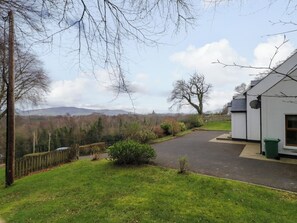 Property grounds - CLONDALLON COTTAGE, family friendly in Rathmullan, County Donegal (Rathmullan)