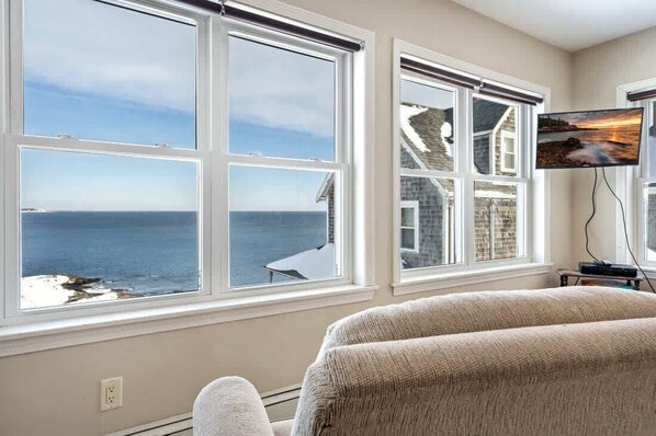 42-inch flat-screen TV with digital channels - Wright by the Sea For 10! (York Beach)