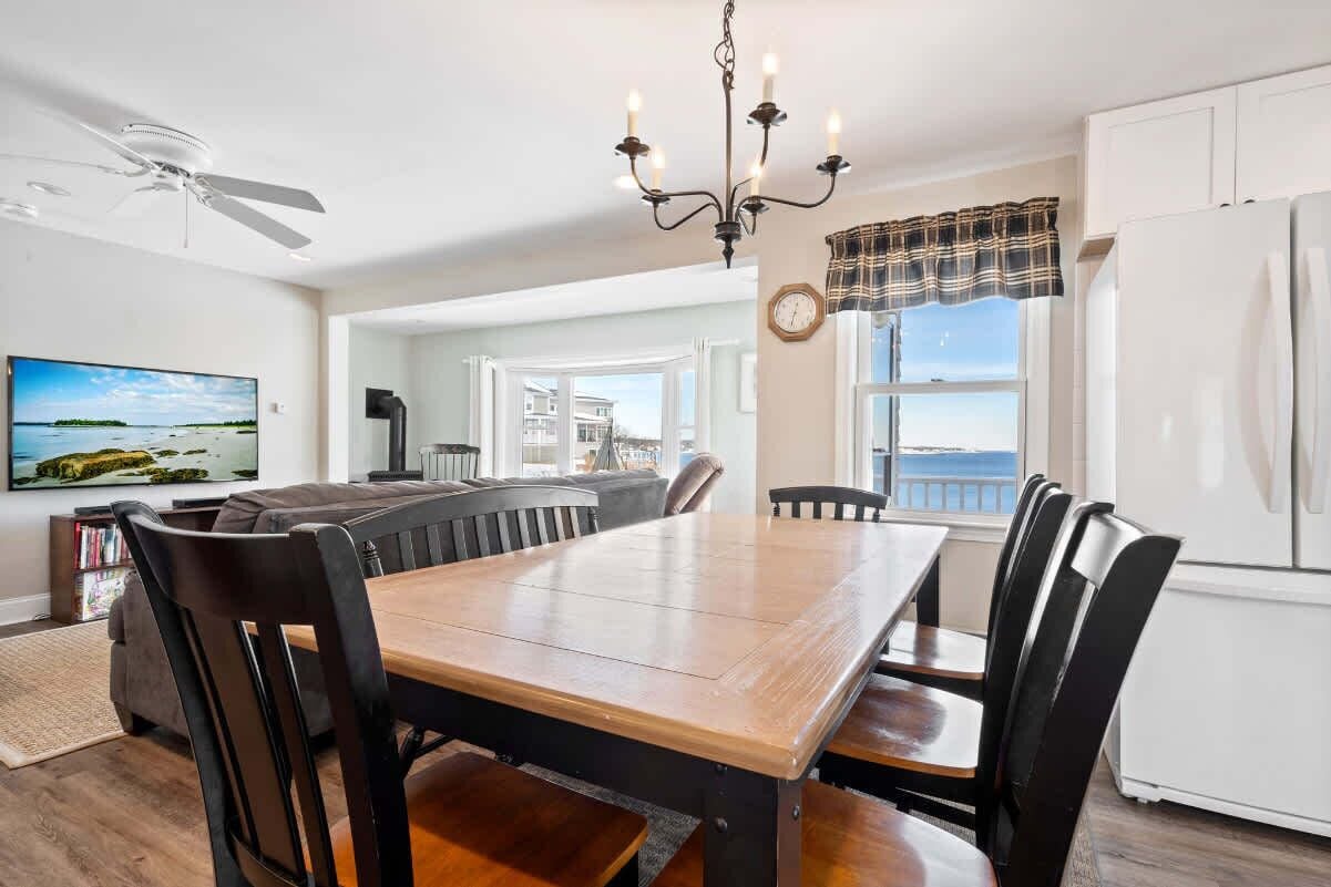 Rumah, Beberapa Tempat Tidur, patio, pemandangan samudra (Wright by the Sea) | Tempat makan