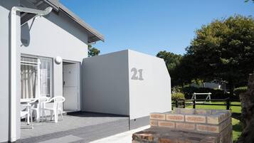 Standard-Chalet, Gartenblick | 2 Schlafzimmer, Zimmersafe, Bügeleisen/Bügelbrett, Bettwäsche