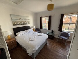 标准双人房或双床房, 独立浴室 | 笔记本电脑工作区、免费 WiFi