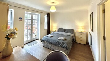 标准双人房或双床房, 独立浴室 | 笔记本电脑工作区、免费 WiFi