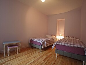 3 bedrooms, free WiFi, bed sheets