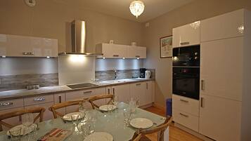 Réfrigérateur, micro-ondes, lave-vaisselle