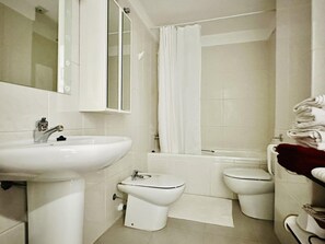 Hair dryer, towels - Seaside Apartment in Roses - Sleeps 4 (Roses)