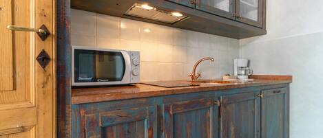 Frigorifero, microonde, lavastoviglie, macchina per tè/caffè