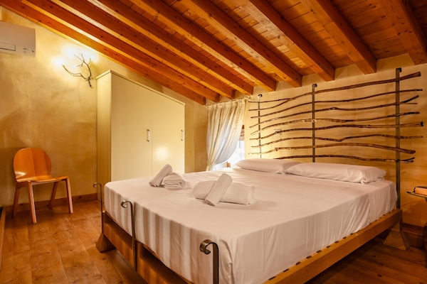 1 bedroom, iron/ironing board, WiFi (free), bed sheets
