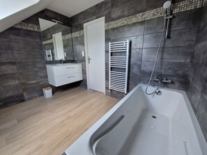 Bathroom - Modern house for 8 at 600m from beach with large garden (Sarzeau)