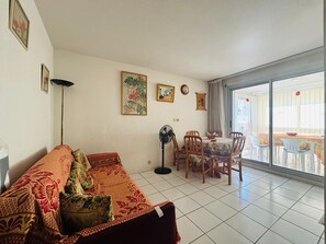 TV - T2 Apartment in Argelès-sur-Mer with loggia, 4 guests and pool (Argelès-sur-Mer)