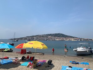 On the beach - 2-room cabin apartment, beachside, AC, private parking (Sète)