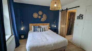 1 bedroom, bed sheets