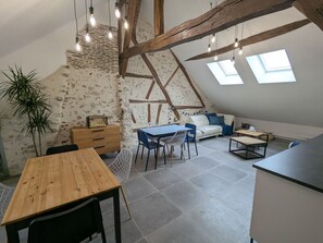 Interior - Cozy room in Briare, city center, ideal for cyclists (Briare)