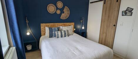 1 bedroom, bed sheets