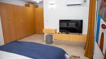 Apartment, Stadtblick | 4 Schlafzimmer, Schreibtisch, laptopgeeigneter Arbeitsplatz
