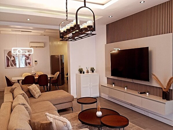 Apartment, City View | Living area