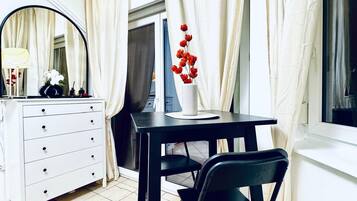 Basic Room | Iron/ironing board, free WiFi