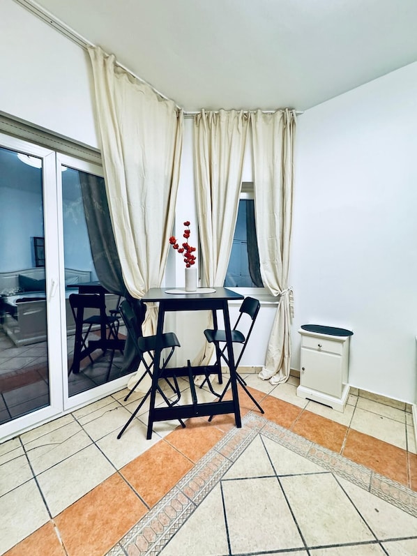 Basic Room | Iron/ironing board, free WiFi