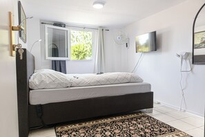 Basic Room | Iron/ironing board, free WiFi