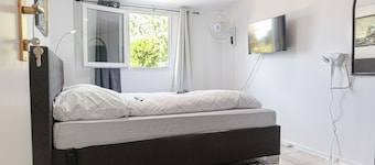 Spacious Home & Garden Free Parking