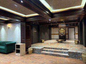 Lobby sitting area - Echo Hotel and Spa  (Darjeeling)