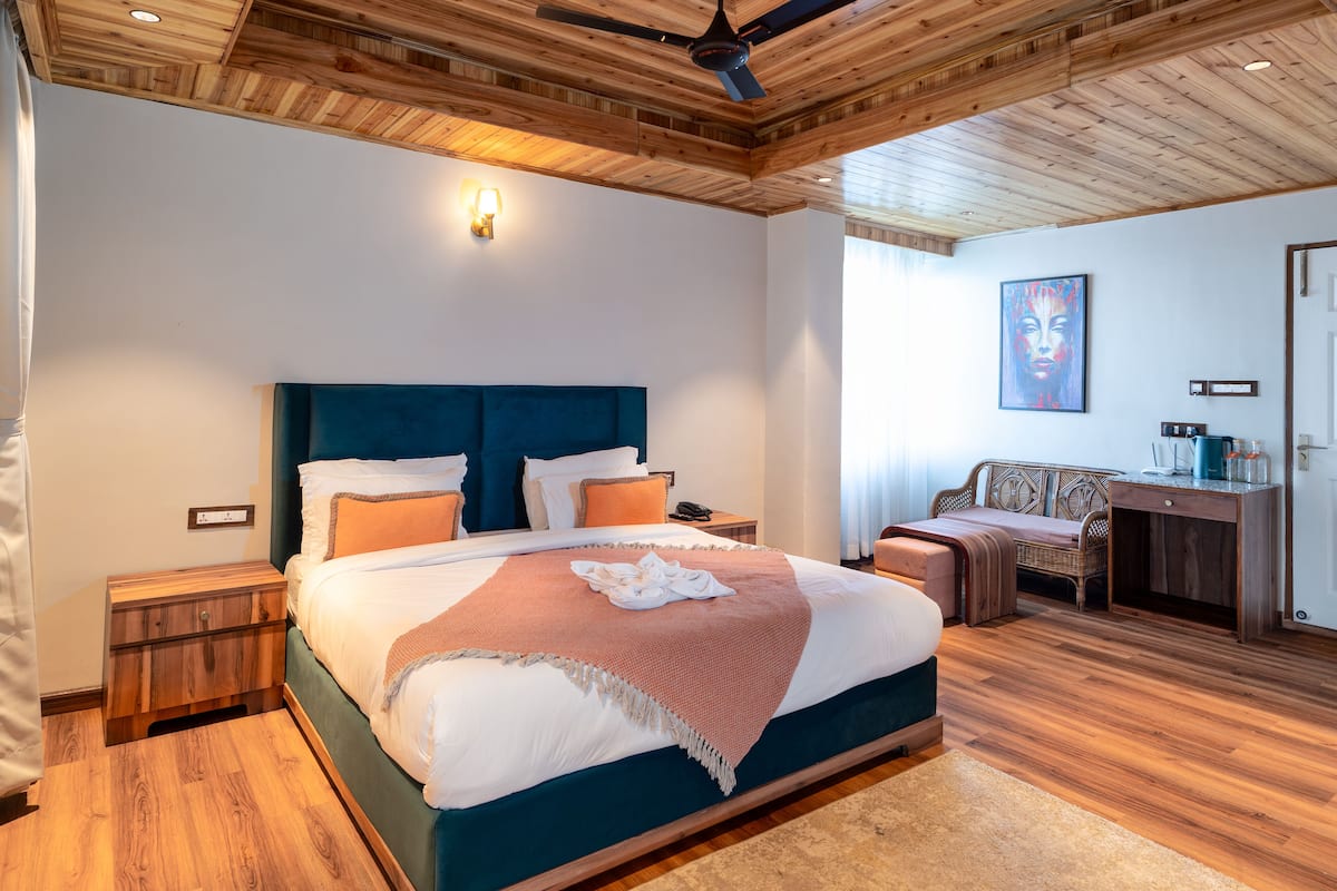 Deluxe Double Room | In-room safe, iron/ironing board, free WiFi