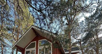 Redhouse 2-bedroom country house in pleasant Imantau with WiFi