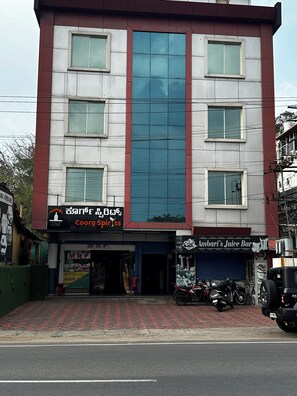 Front of property - Hotel Siri Ambari Coorg (Kushalnagar)