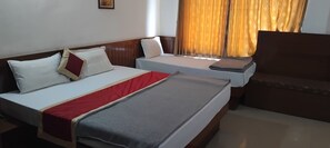 Family Room | Desk, free WiFi - Hotel Siri Ambari Coorg (Kushalnagar)