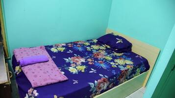 8 bedrooms, iron/ironing board, WiFi, bed sheets