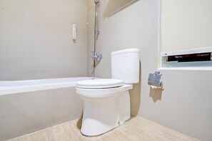 A bathroom with a toilet, a shower, and a bathtub. - Dancenter Promenade Near Cihampelas Walk (Bandung)
