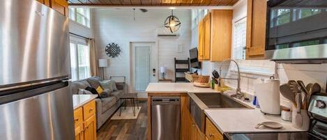 Refrigerador, microondas, horno, placa de cocina