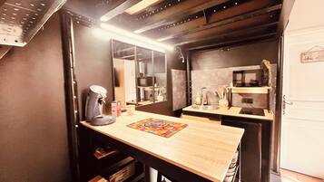 Micro-ondes, four, plaque de cuisson