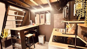 Micro-ondes, four, plaque de cuisson