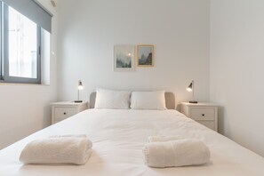 3 habitaciones, tabla de planchar con plancha, wifi y ropa de cama 