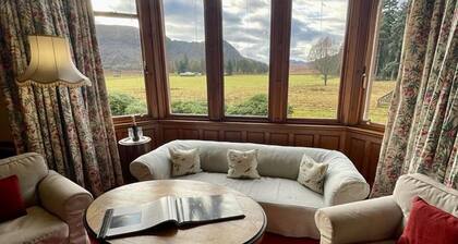 Sherramore Lodge - a lodge that sleeps 19 guests in 10 bedrooms