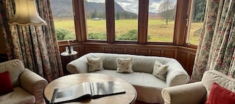 Sherramore Lodge - a lodge that sleeps 19 guests in 10 bedrooms